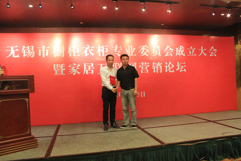 佰麗愛家櫥柜總經(jīng)理劉守剛先生另一身份 ——無錫市櫥柜衣柜專業(yè)委員會(huì)理事會(huì)長